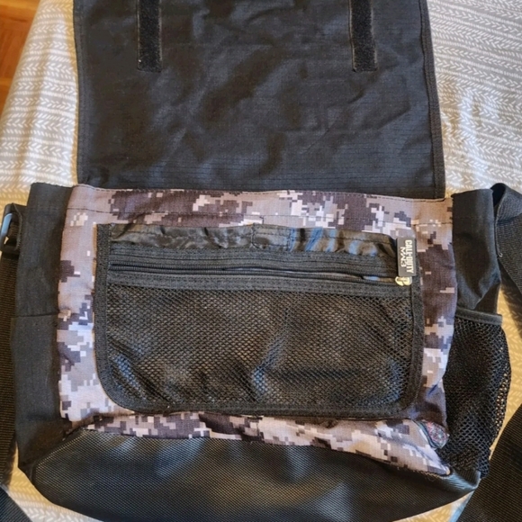 Call of duty modern warfare 3 laptop bag - Picture 2 of 2